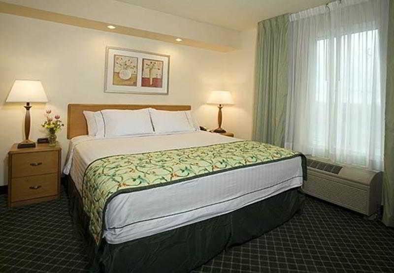Fairfield Inn And Suites By Marriott Tampa Brandon Heartland Pokoj fotografie