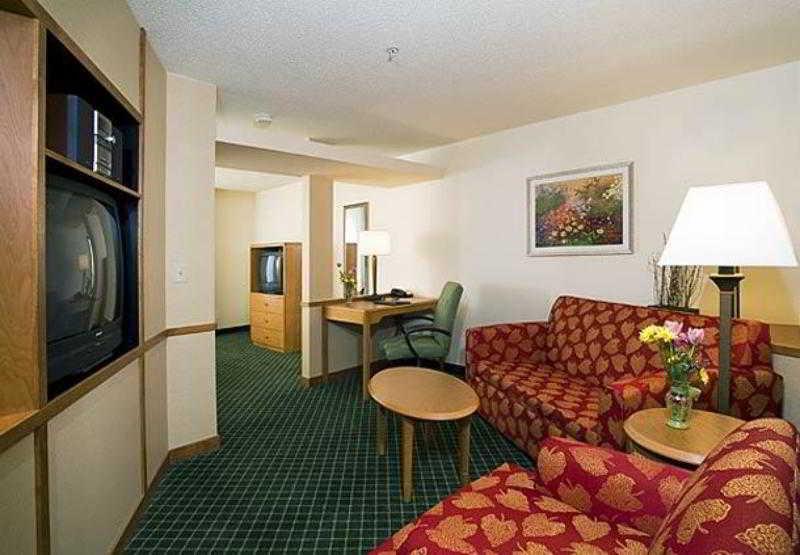 Fairfield Inn And Suites By Marriott Tampa Brandon Heartland Pokoj fotografie